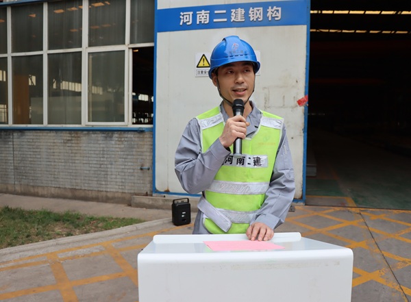 图片三：参赛选手代表讲话.JPG